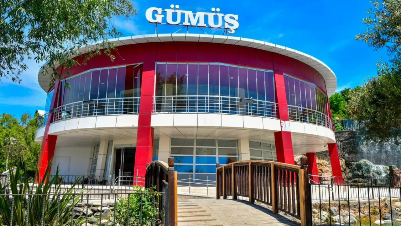 Biz Motor Fabrikası Diyoruz, Onlar Kahve Makinesi