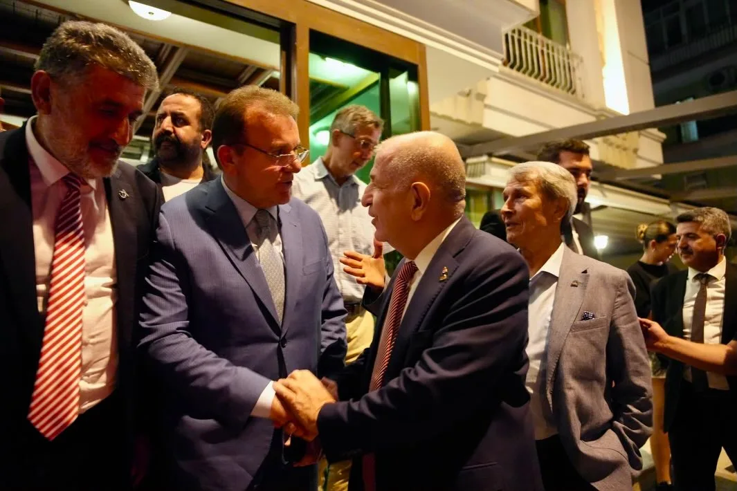 Siyasette Dikkat Çeken Buluşma: Beş Parti Lideri Aynı Masada